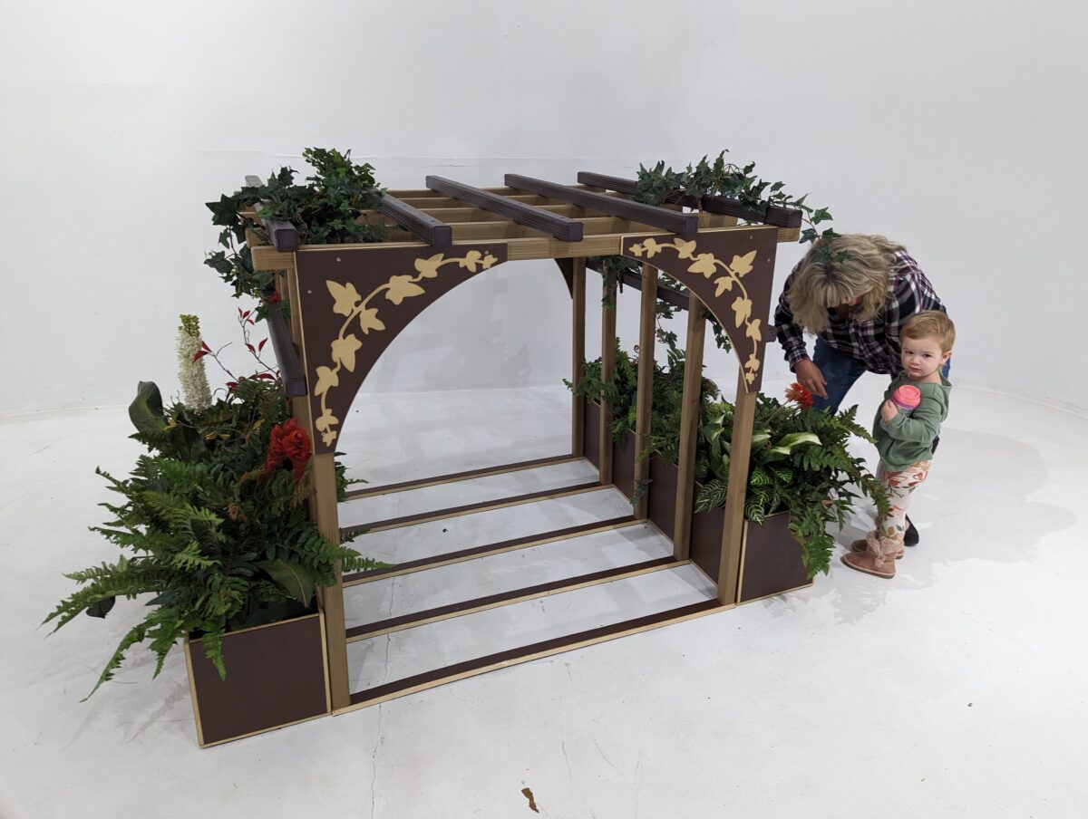 Vine House w/ Modbox Planters - Image 4