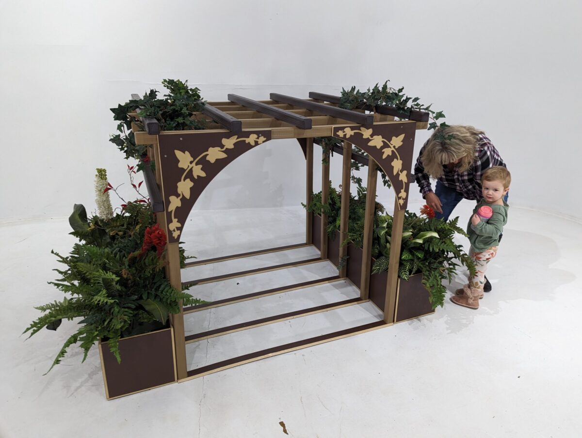 Vine House w/ Modbox Planters - Image 4