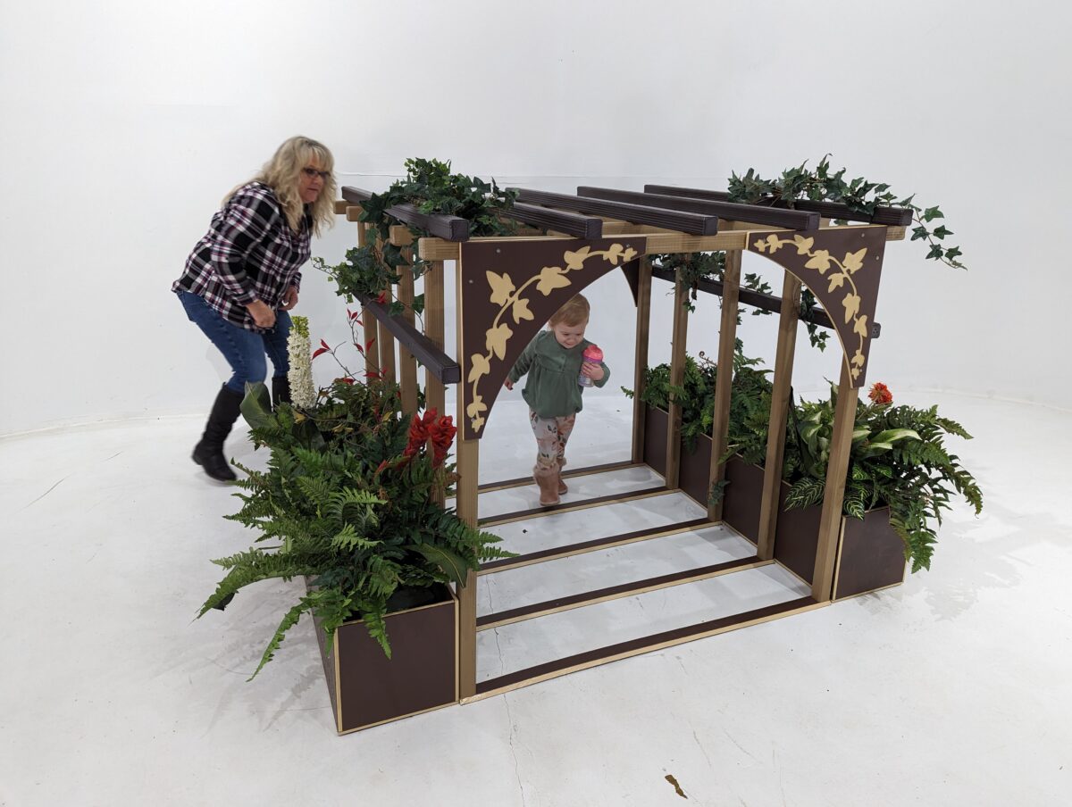 Vine House w/ Modbox Planters - Image 5