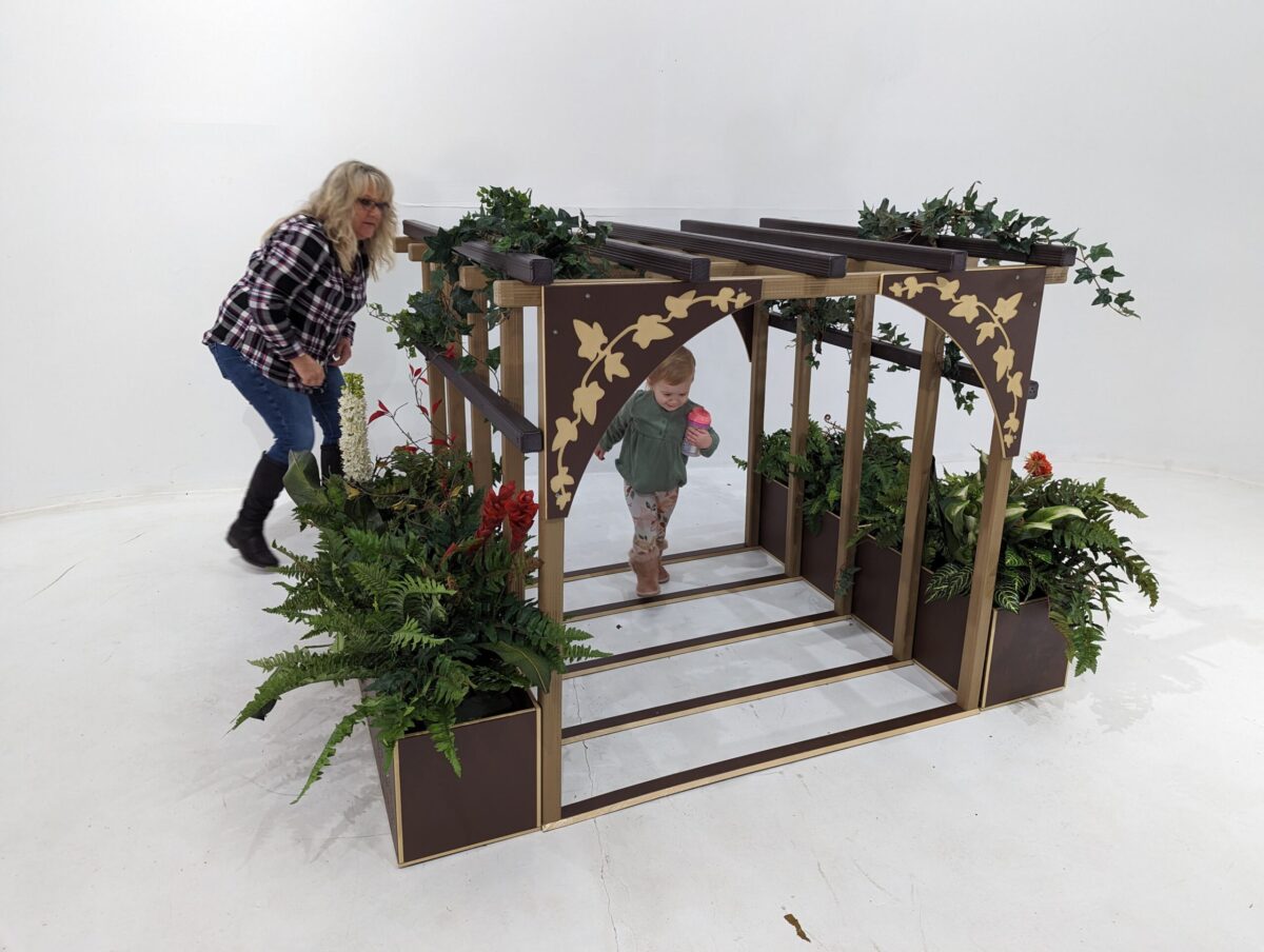 Vine House w/ Modbox Planters - Image 5